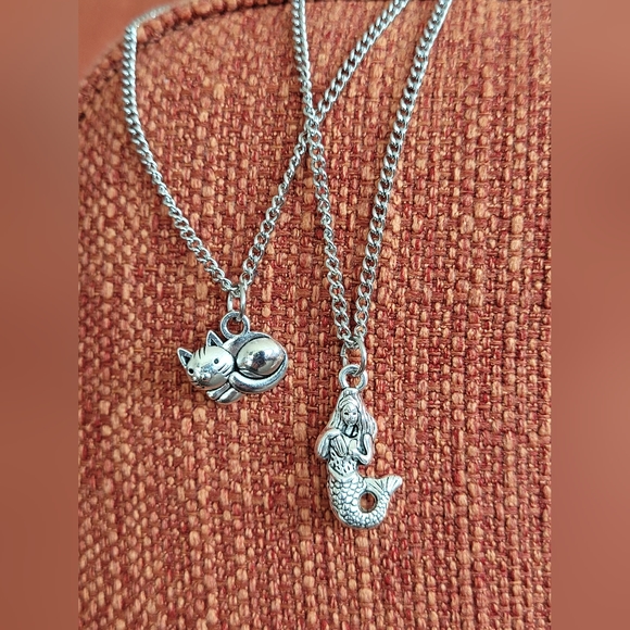 4/20$ [NEW] Custom Necklace with Silver Charm - Picture 2 of 3